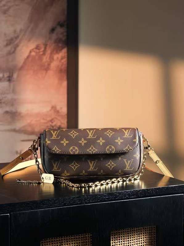 #0035 LOUIS VUITTON